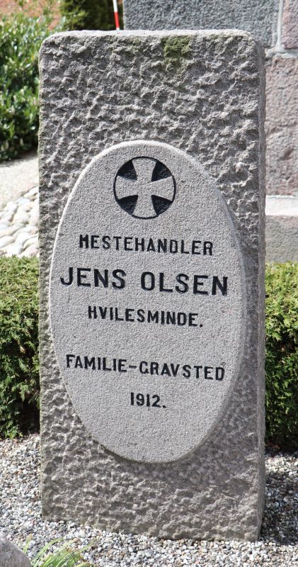 Jens Olsen's familie gravsted.JPG